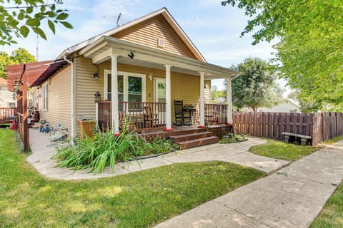 DePue Vacation Rental | 2BR | 1BA | 986 Sq Ft | Stairs Required