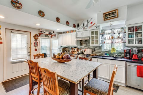 Dining Area | Dishware/Flatware | Flat-Screen TV