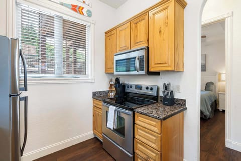 Enjoy all the comforts of home in the well-equipped kitchen