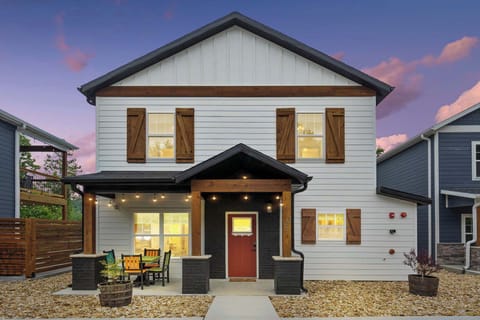 Front Exterior and seating