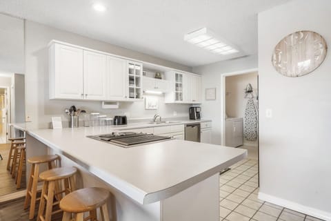 Kitchen bar counter with seating for 3