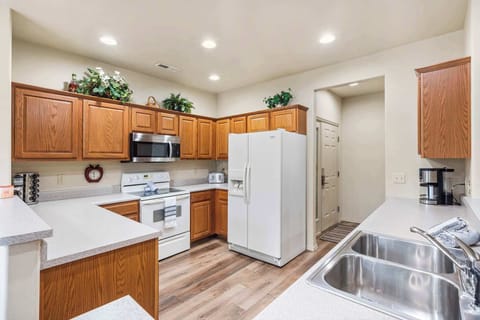 Fully furnished and equipped kitchen