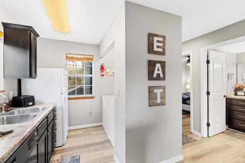 The cheerful kitchen offers ample space & all the comforts of home