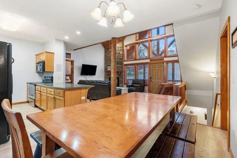 Dining area with ample seating - House 1