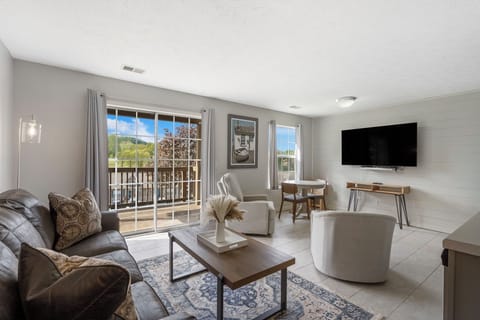 Let the sunshine in while you’re enjoying your favorite movies and shows in the Living Room