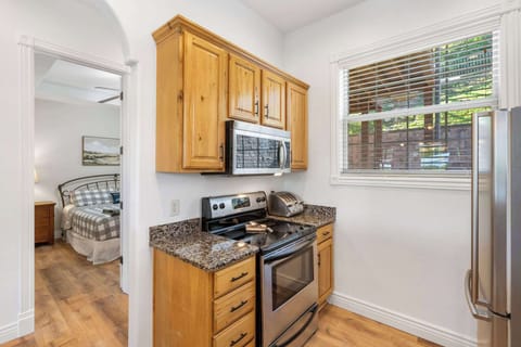 Kitchen has all your basics