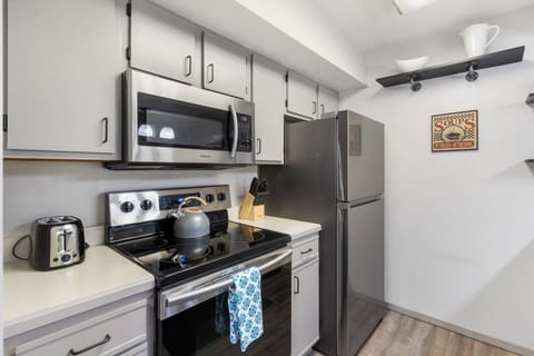 Kitchen features coffee pot, tea kettle and more!