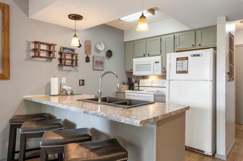 Counter seating and full kitchen