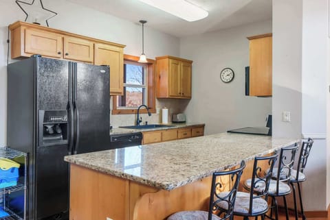 Kitchen bar with seating for 4