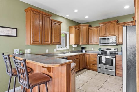 Kitchen bar counter with seating for 2