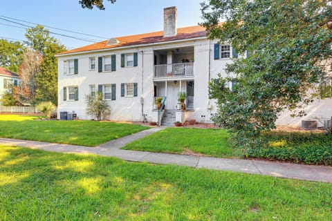 Mobile Vacation Rental | 2BR | 1BA | Steps to Enter | 922 Sq Ft