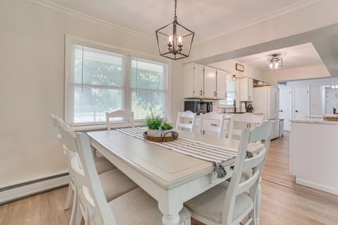 Dining Area | Dishware/Flatware Provided | Main Level