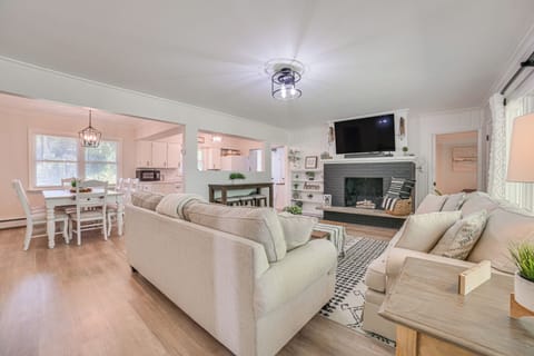 Living Room | Free WiFi | Central Heating | Smart TV | Main Level