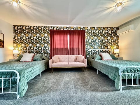 Old World Charm w/River Views House in Lewiston