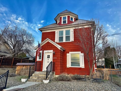 Old World Charm w/River Views House in Lewiston
