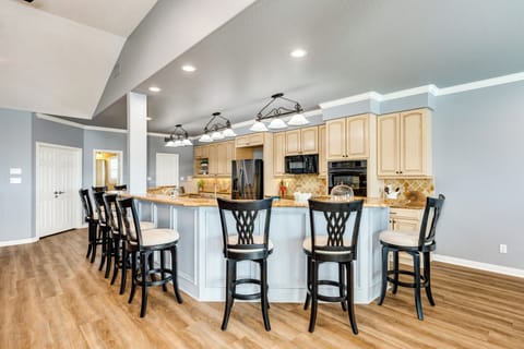 Bar stool seating for 9 at the large breakfast bar