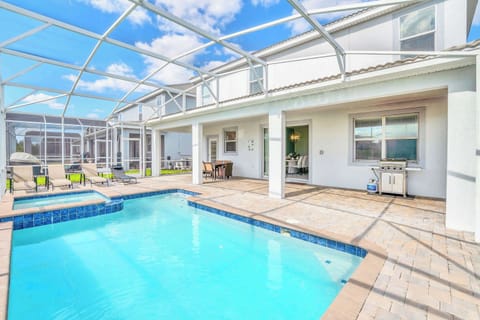 Private Swimming Pool and Jacuzzi Hot Tub