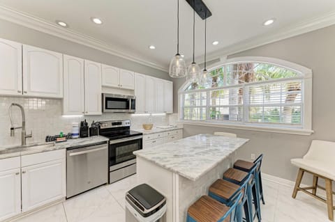 Tuscan Tides Kitchen (1)