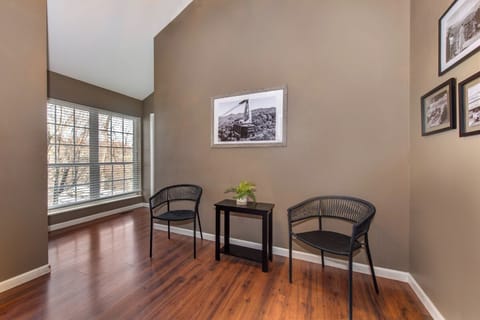 Gatlinburg Mansion's sitting area