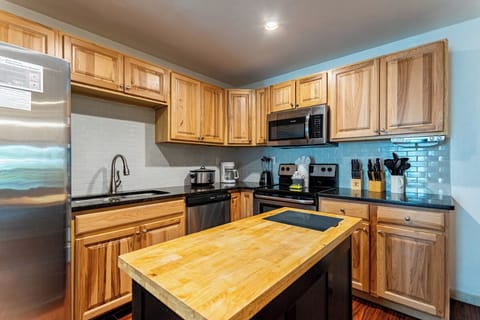 Gatlinburg Mansion's fully-equipped kitchen