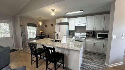 Newly remodeled kitchen with 92in bar, eat-in area