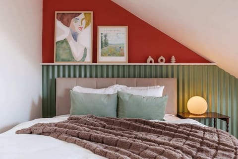 Comfortable queen size bed