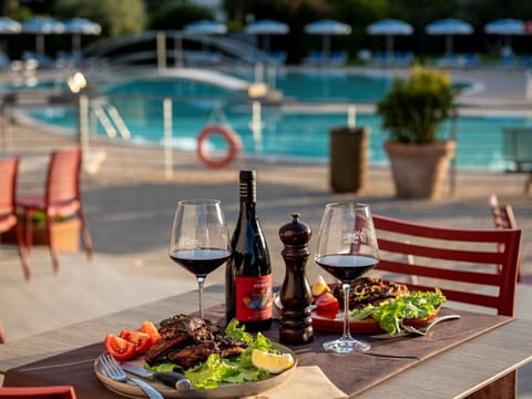 Building, Azure, Swimming Pool, Sky, Shade, Tree, Water, Rectangle, Urban Design, Outdoor Furniture