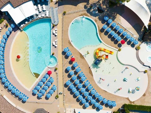 Building, Azure, Swimming Pool, Sky, Shade, Tree, Water, Rectangle, Urban Design, Outdoor Furniture