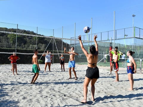 Building, Azure, Swimming Pool, Sky, Shade, Tree, Water, Rectangle, Urban Design, Outdoor Furniture