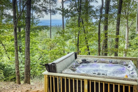 Unwind in a 7-person hot tub on a new deck w/ valley views—pure mountain bliss!