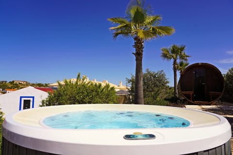 Hot Tub,Massage,Sauna,Spa and wellness centre/facilities