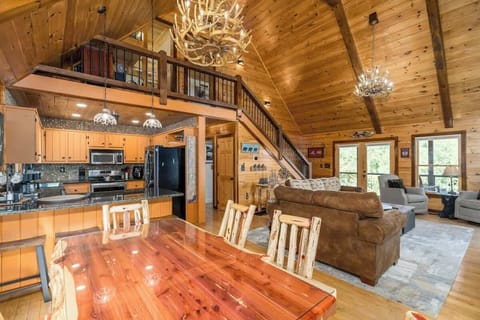 Where comfort meets wilderness. Enjoy dining with a view.