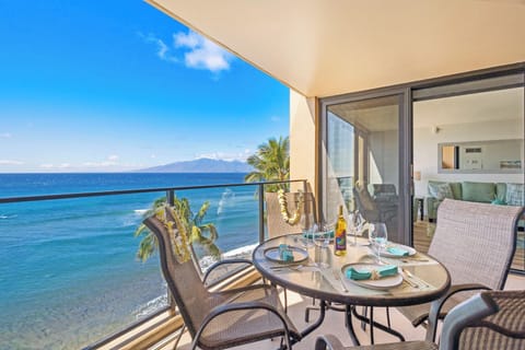 Oceanfront dining on your private lanai at Mahana 718 in Kaanapali, Maui.