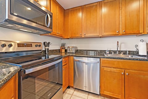 Cook in style with Kaanapali Shores 903’s sleek kitchen and stainless steel appliances.