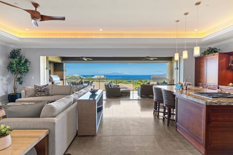 Ocean views steal the show in Wailea Luxury Residence Hoolei 23-3’s seamless indoor-outdoor layout.