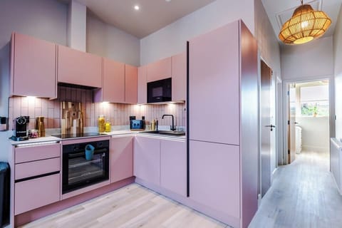 Full Kitchen with all the utensils and crockery you need.