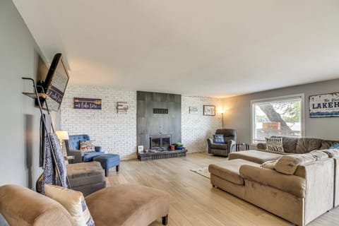 Living Room | Central Heating & A/C | Free WiFi