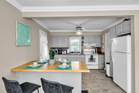 Indoors, Architecture, Building, Dining Room, Dining Table