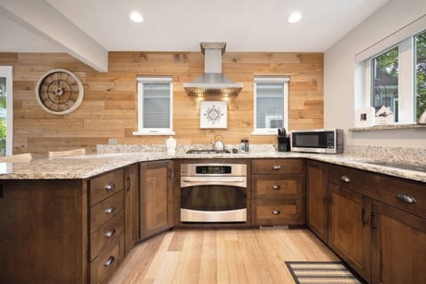 C659e32e 3888 4030 b7c1 b224a0ee2e09