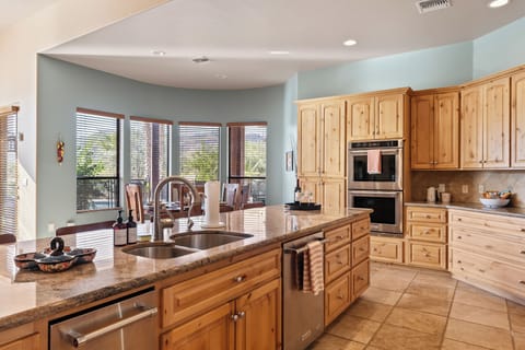 So much counter space, anyone can help out in the kitchen.