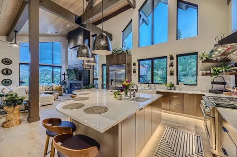 Kitchen / Dining seats 8