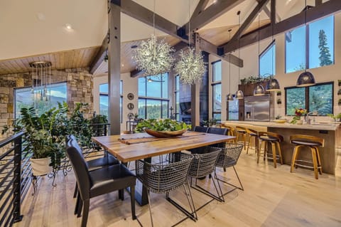 Dining room seats 10