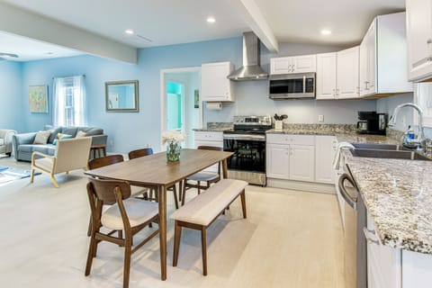 Kitchen & Dining Area | Dishwasher | Combo Drip/Single-Serve Keurig Coffee Maker