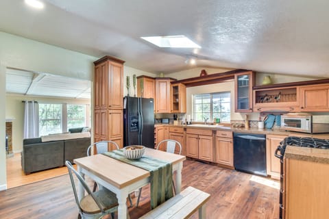 Kitchen | Cooking Basics Supplied | Main Floor