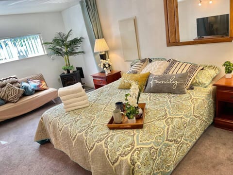 Room 1 - 14 inch king size bed      1