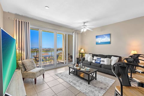 Ariel Dunes II 706 Living Room