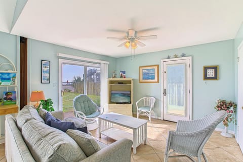 19-Sea-Cabins-1B-Living
