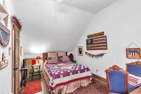 Home Decor, Indoors, Lamp, Bed, Bedroom