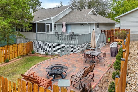 Holiday Island Vacation Rental | 3BR | 2BA | 3 Steps to Enter | 1,504 Sq Ft