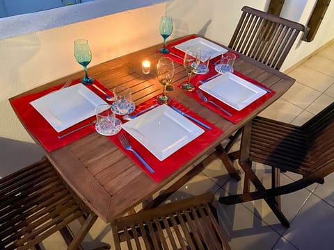 Veranda Dining Table